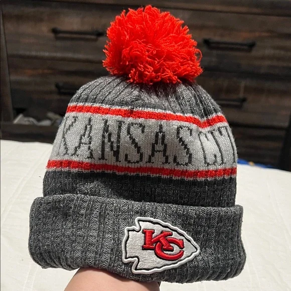 New Era Kansas City Chiefs Gray and Red Beanie - Picture 4 of 4